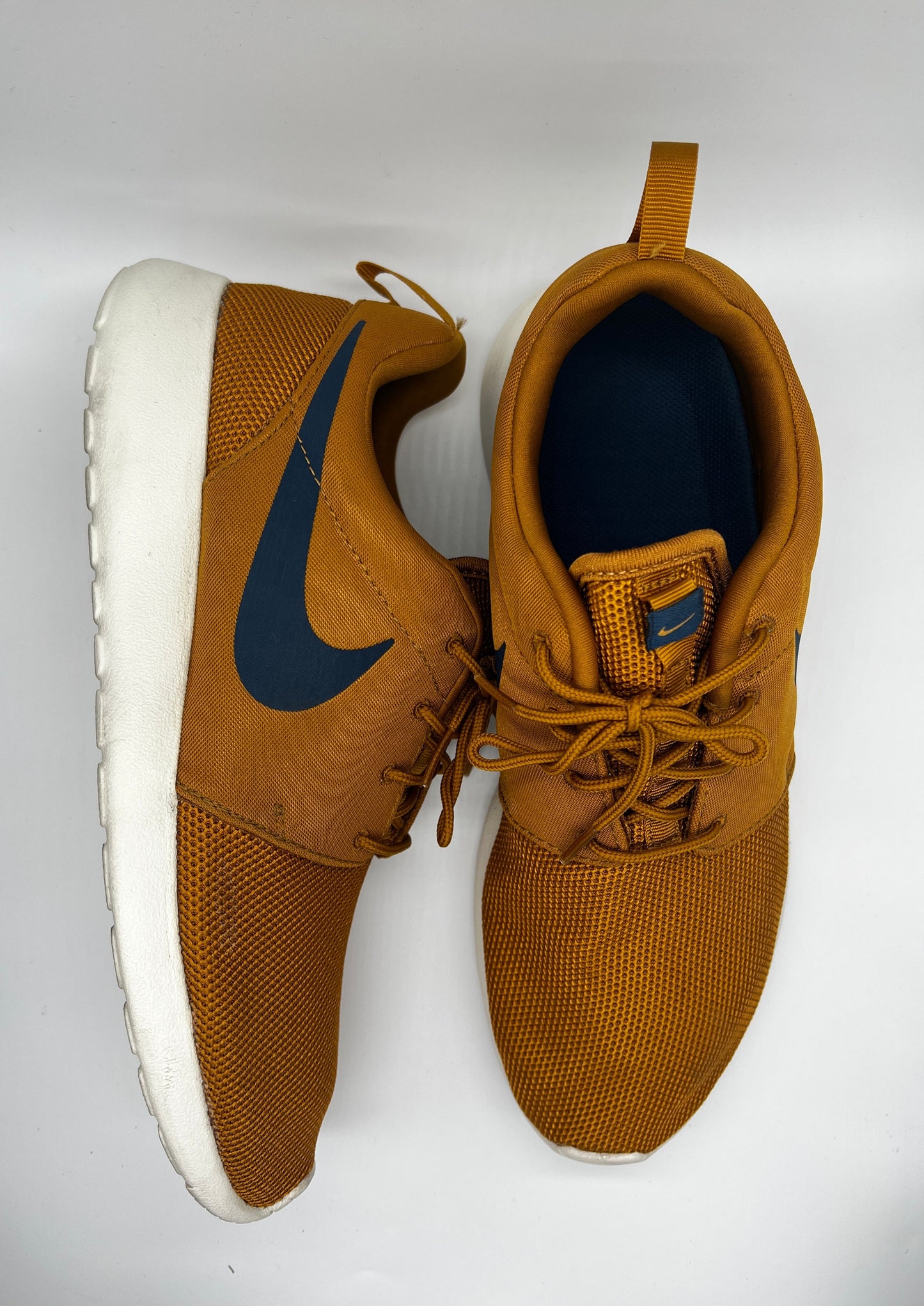 Mens Navy and Gold Roshe By Nike