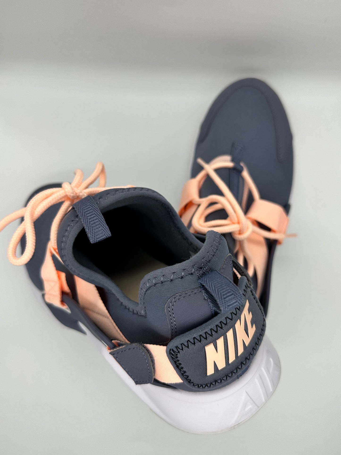 Nike Air Huarache City Low (Women)