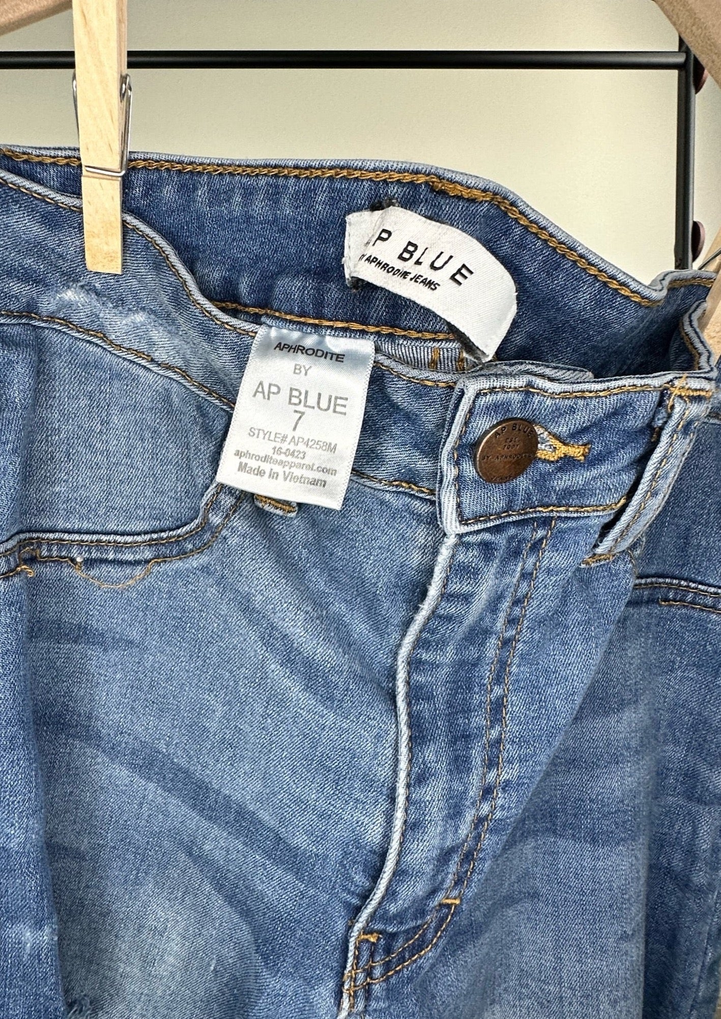 Ripped Blue Jeans By Aphrodite