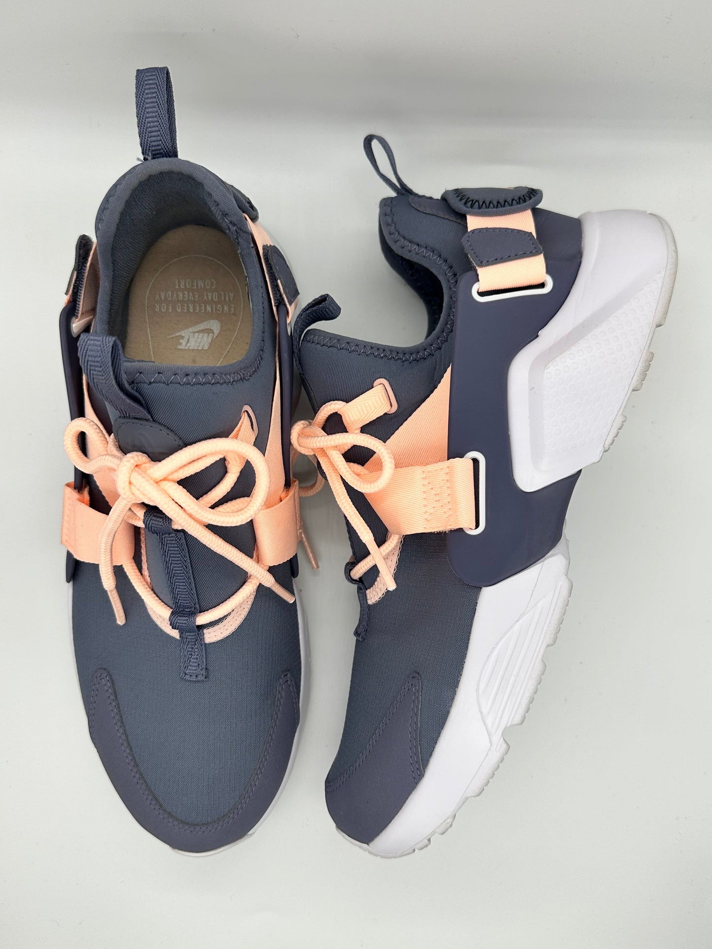 Nike Air Huarache City Low (Women)