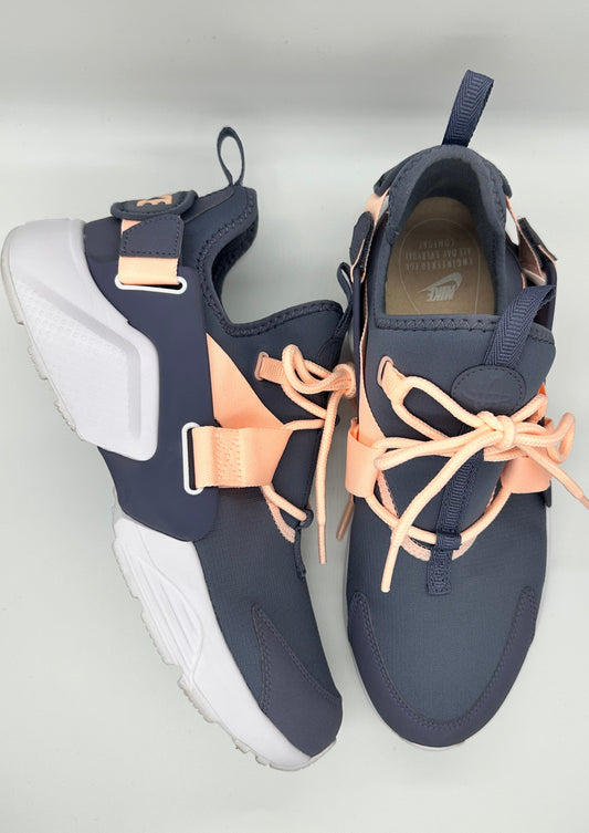 Nike Air Huarache City Low (Women)