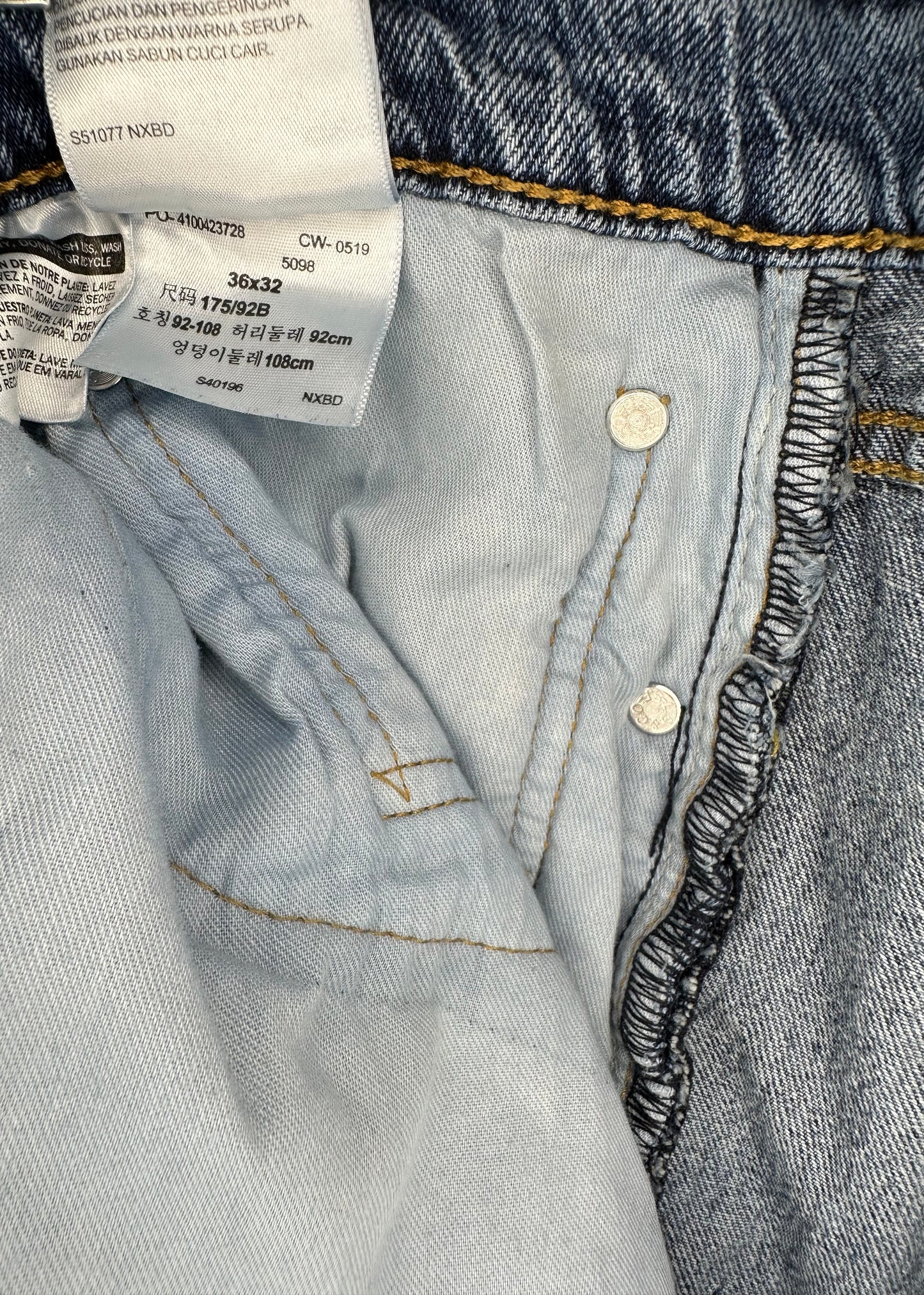 Distressed Camo Patch Levi Jeans