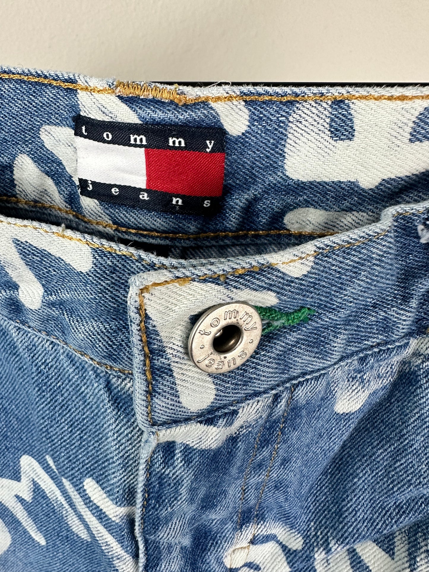 Tommy Jeans Graffiti Denim