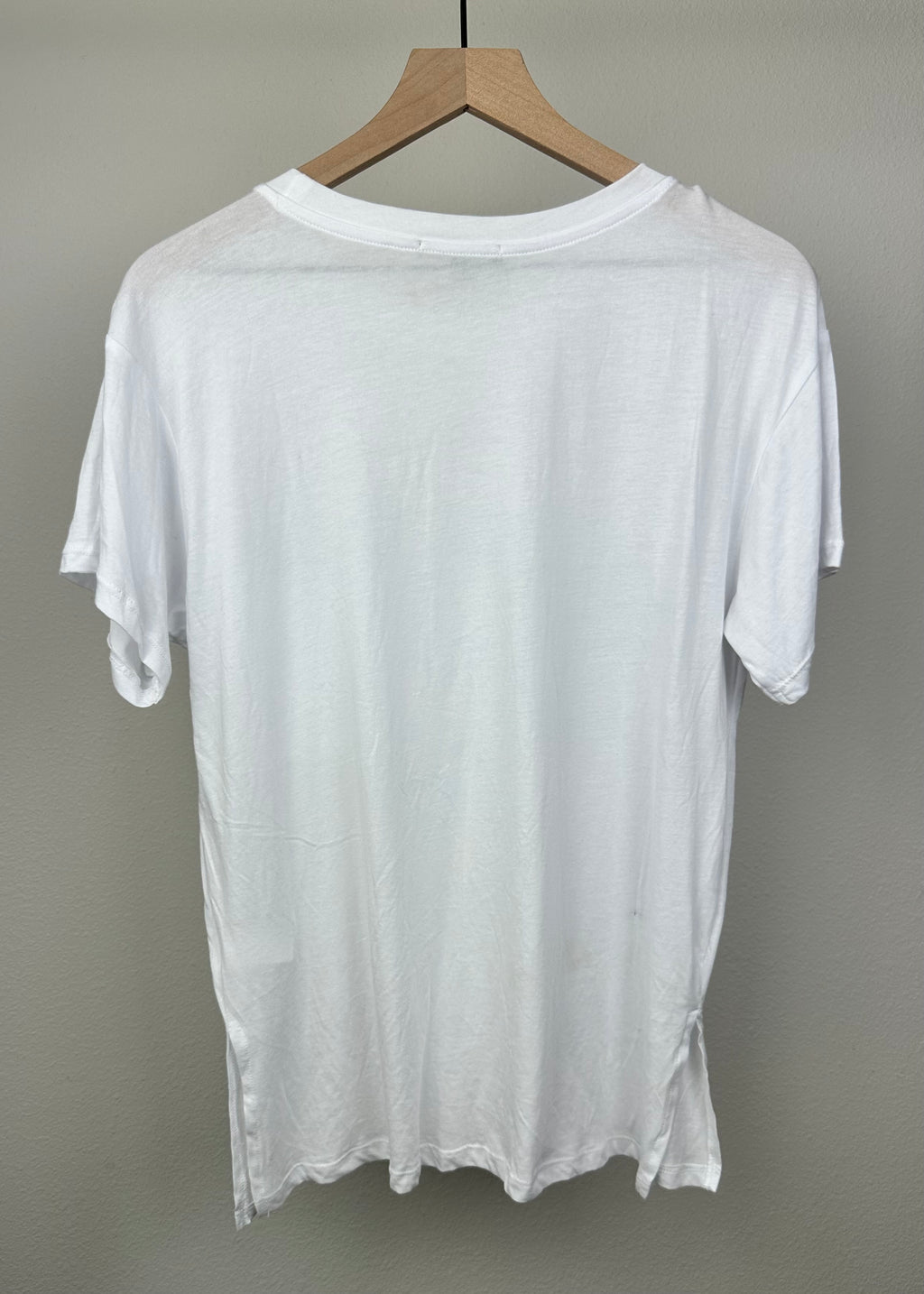 Women’s white pocket t-shirt