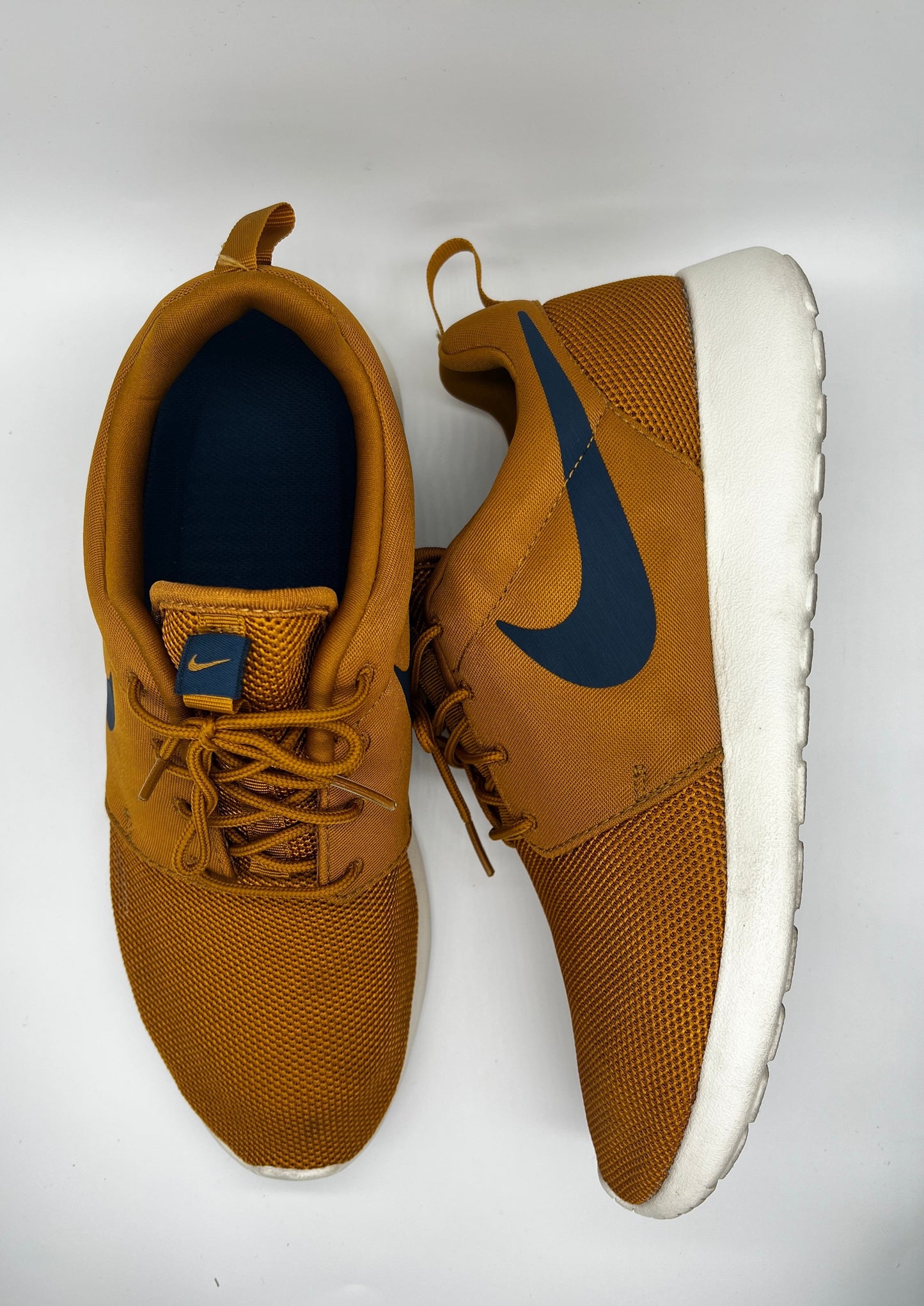 Mens Navy and Gold Roshe By Nike