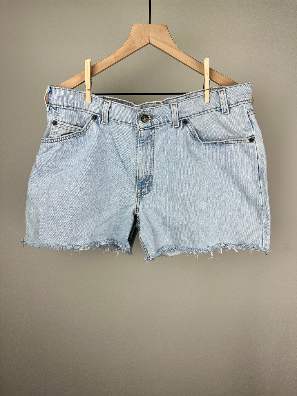 Levi 560 Light Wash Denim Shorts