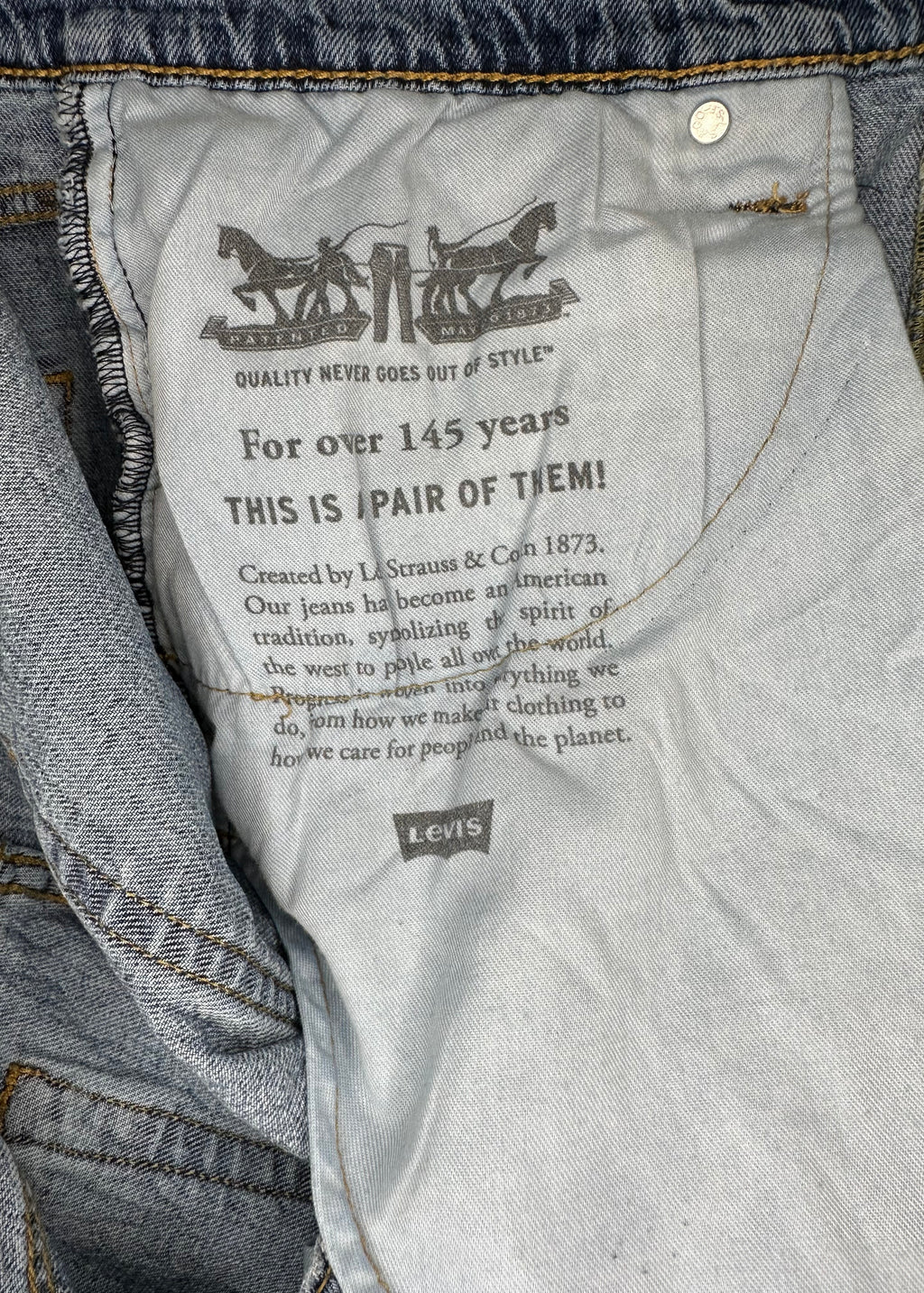Distressed Camo Patch Levi Jeans