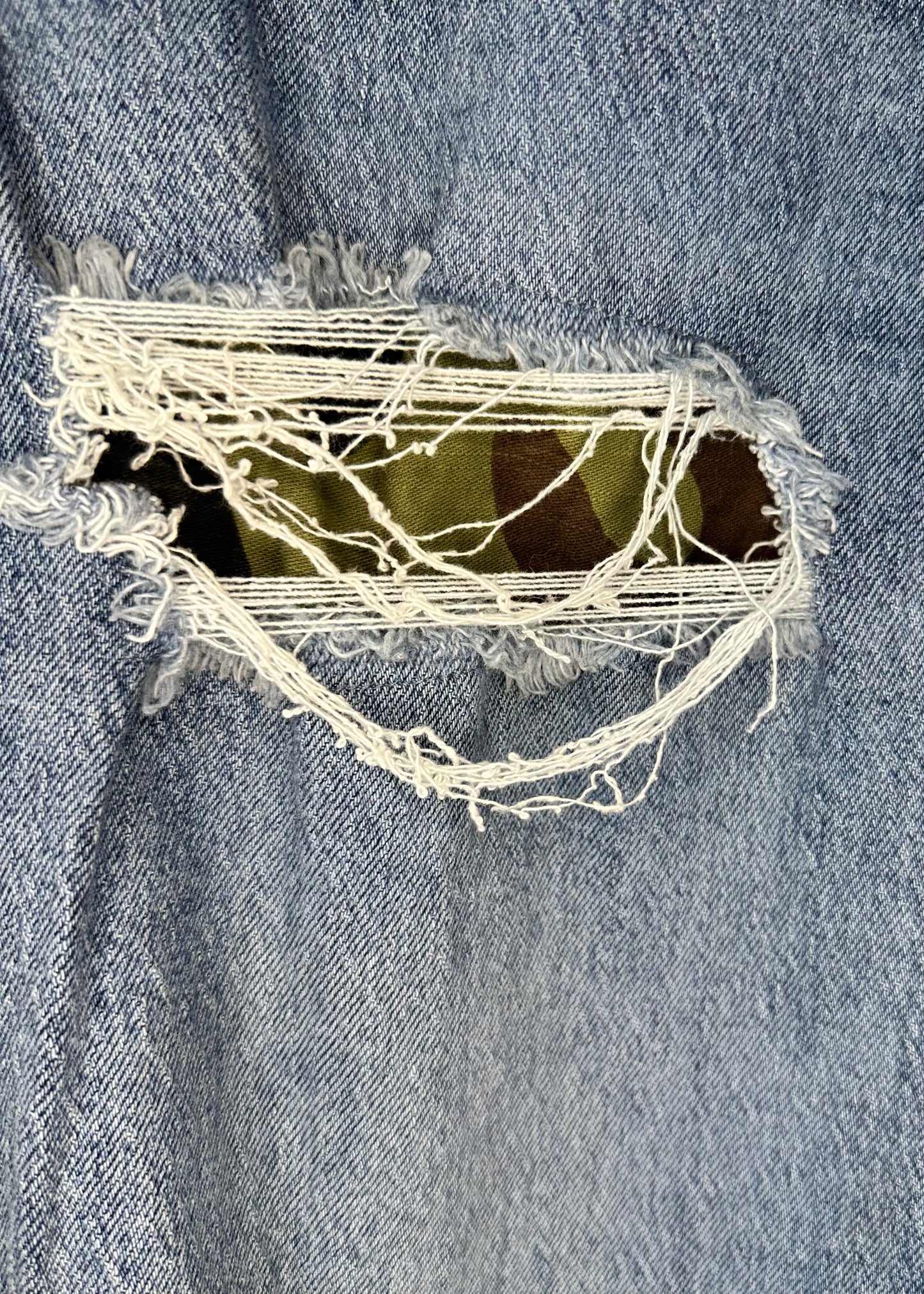 Distressed Camo Patch Levi Jeans
