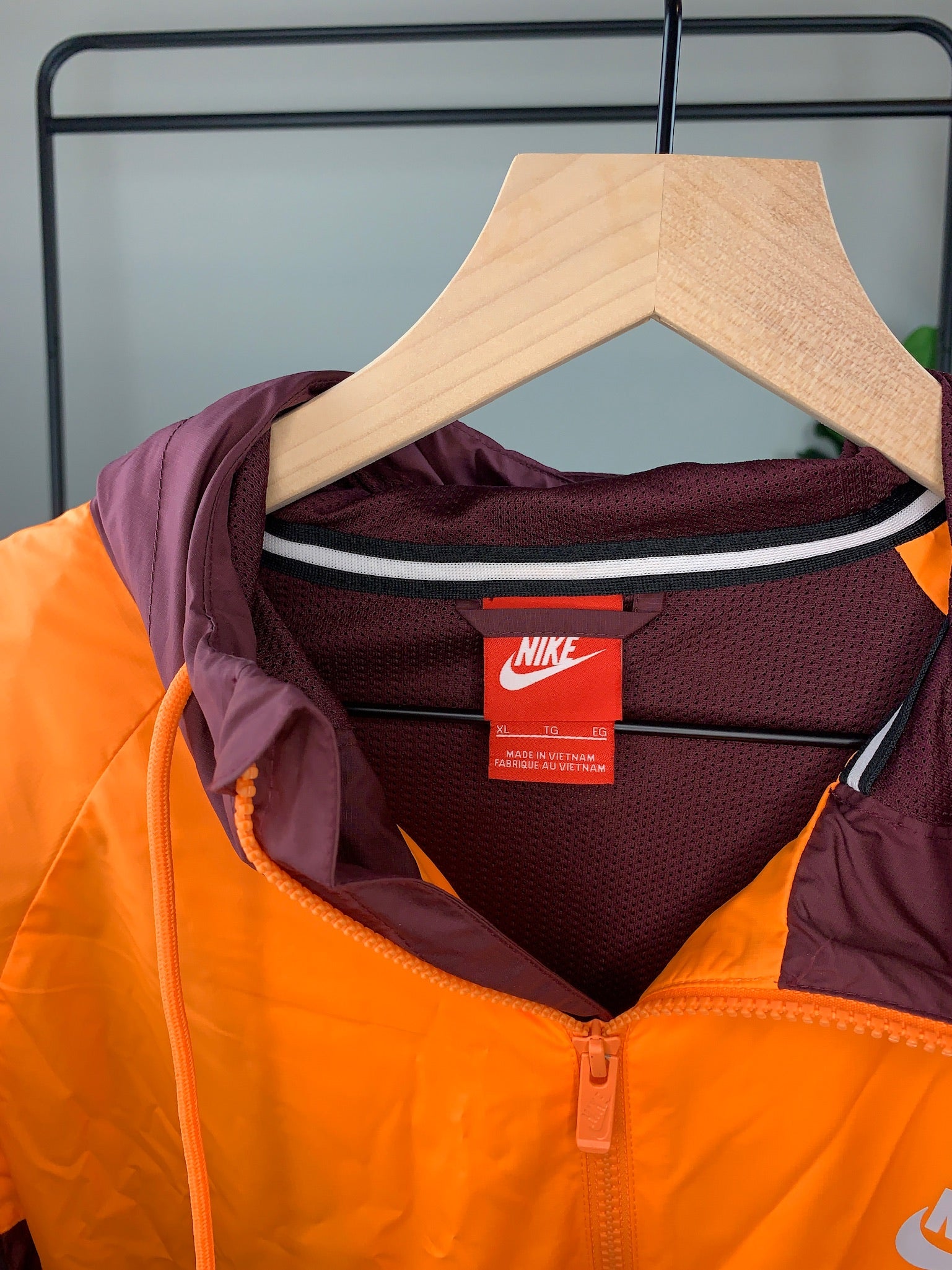 Nike on sale windrunner orange