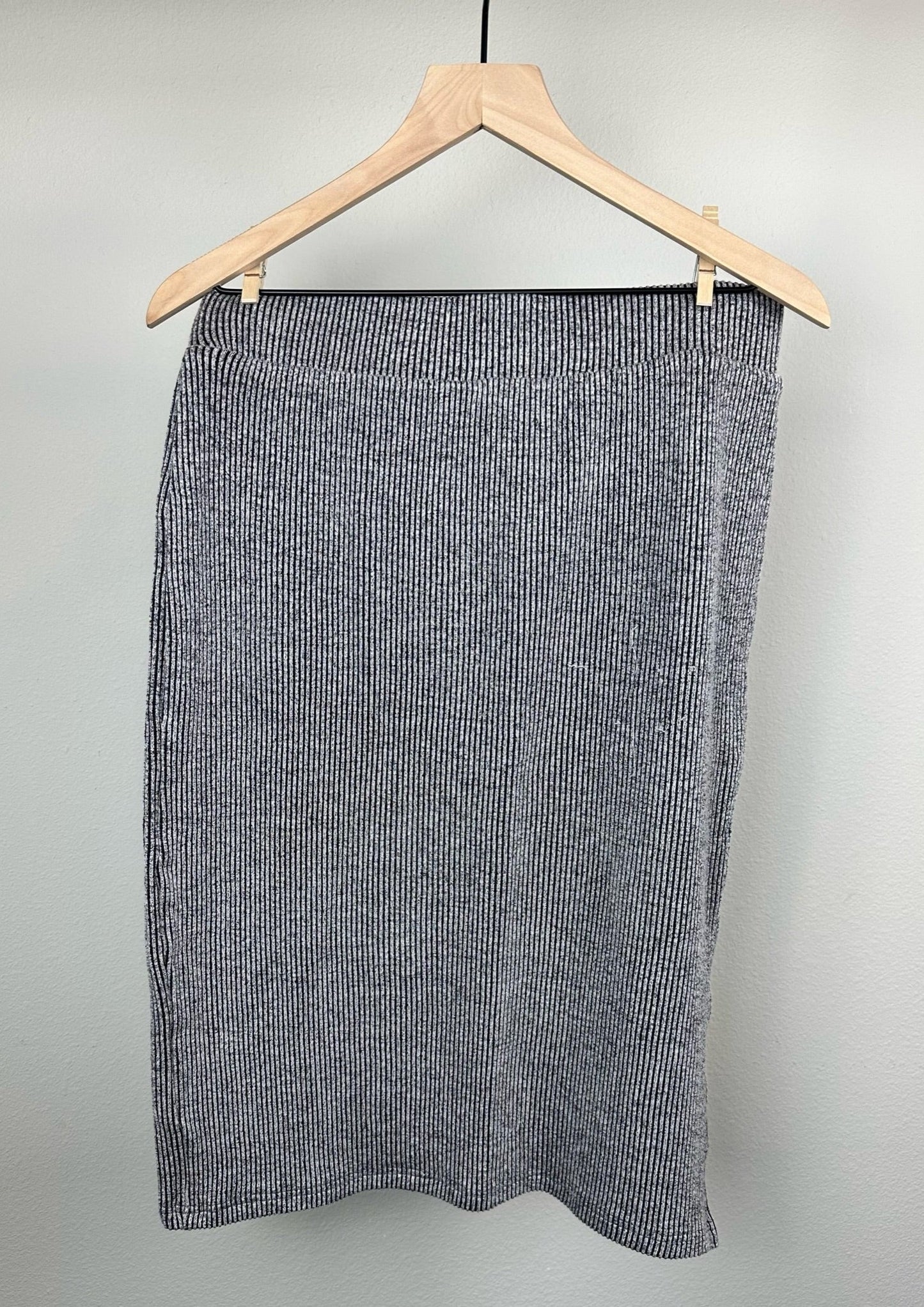 Time and Tru Black and Grey Knit Midi Skirt