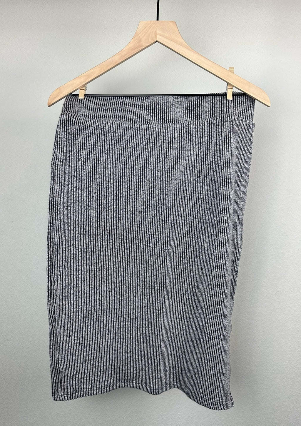 Time and Tru Black and Grey Knit Midi Skirt