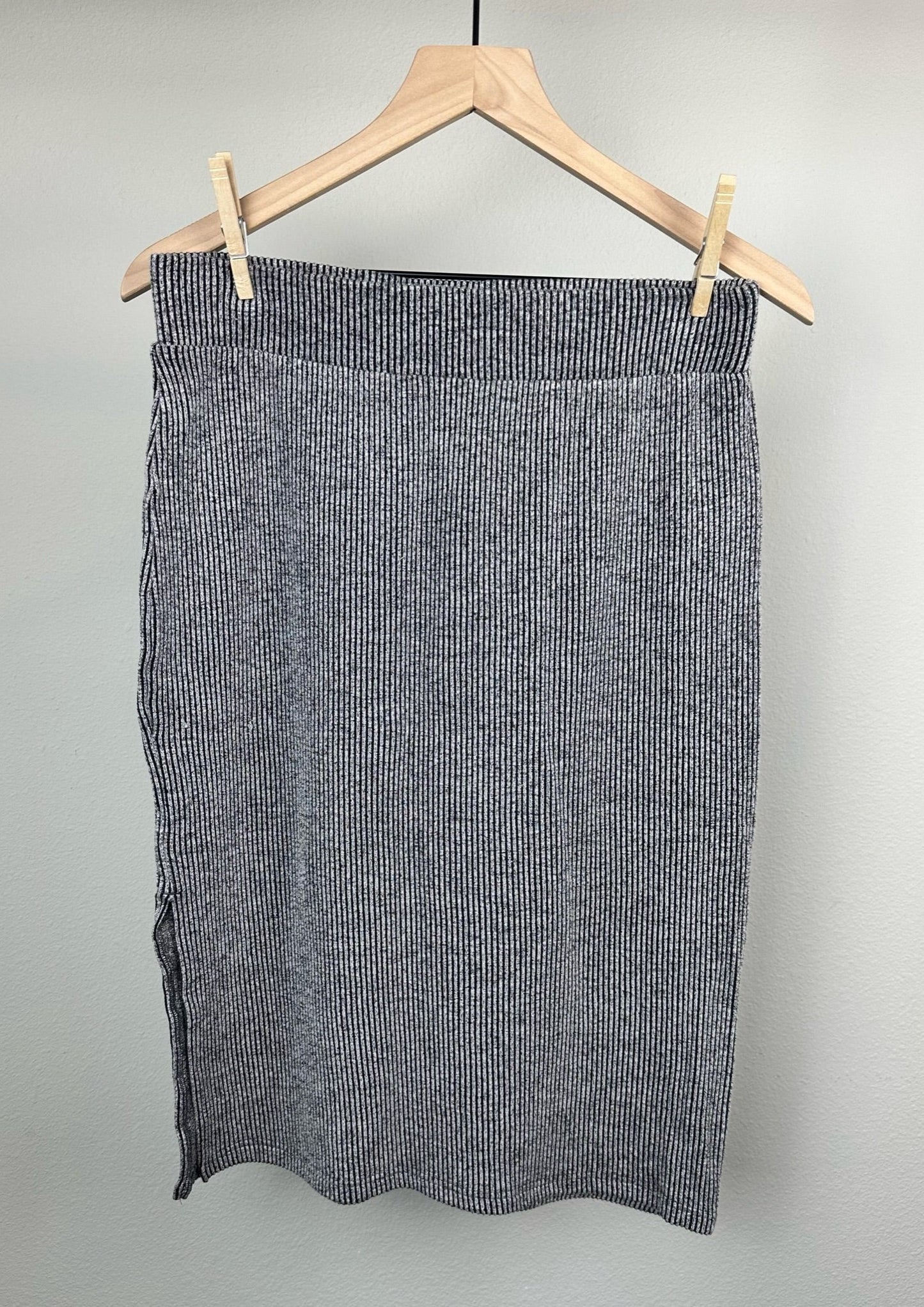 Time and Tru Black and Grey Knit Midi Skirt